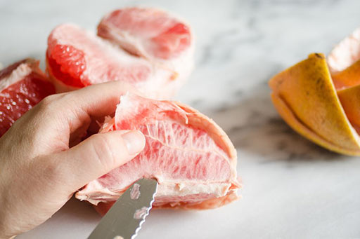 slicing grapefruit